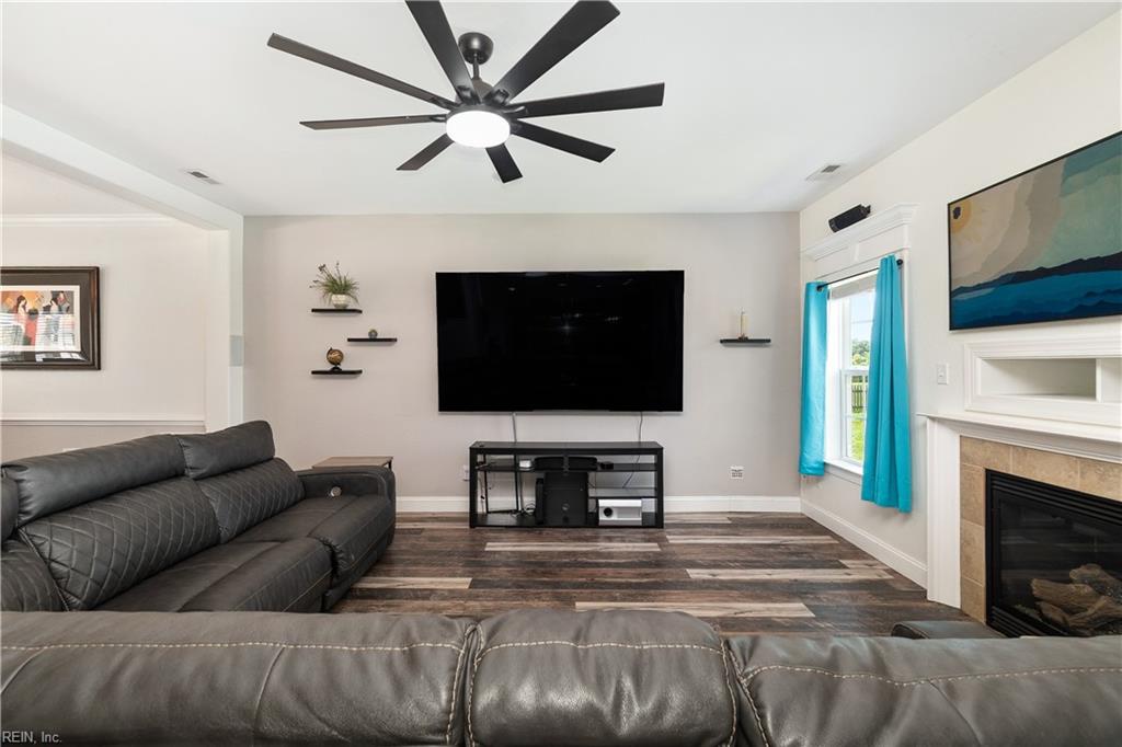 127 NW River DR