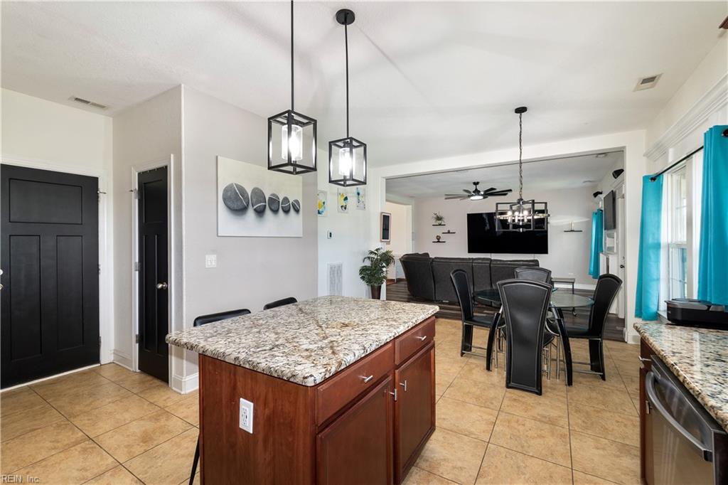 127 NW River DR
