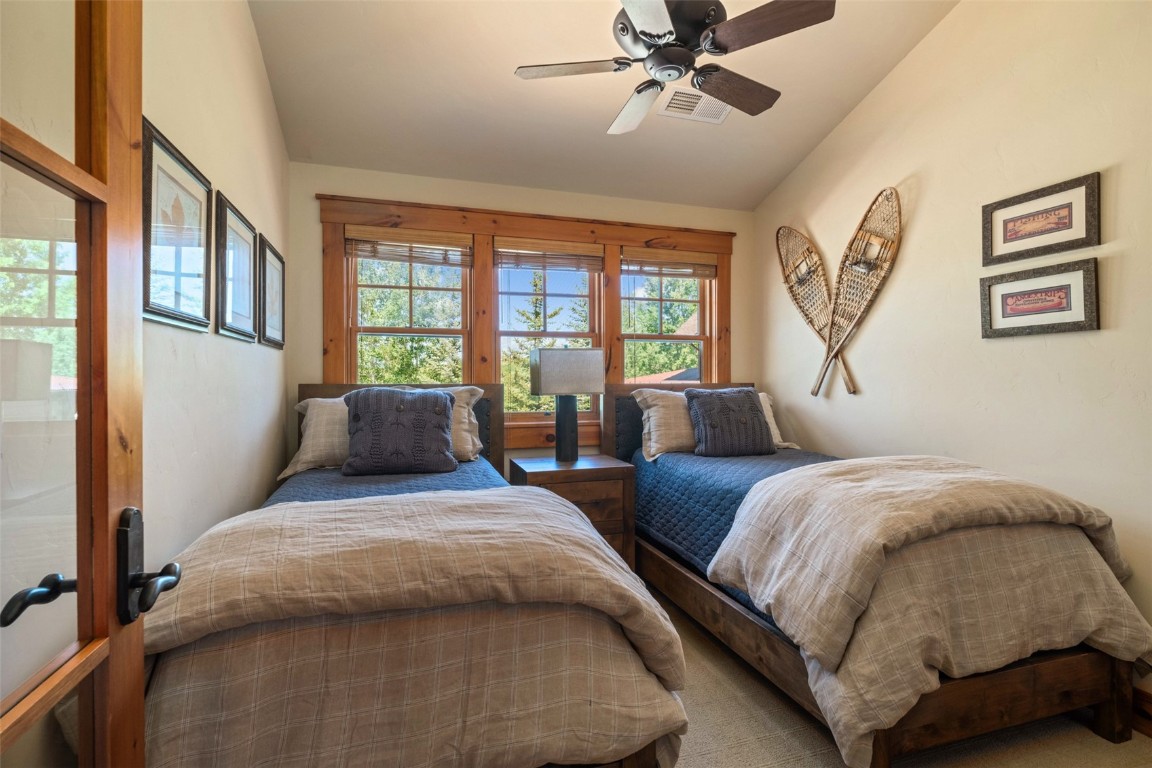 30620 Lakeshore TRAIL