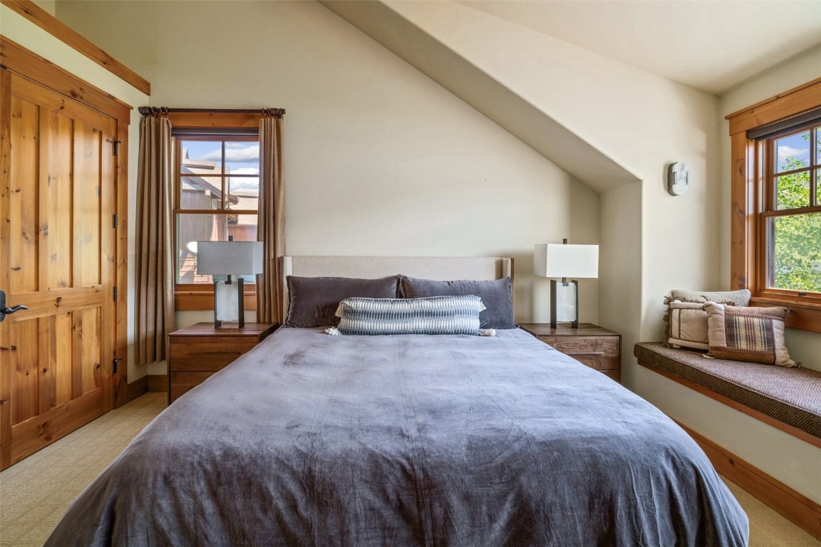 30620 Lakeshore TRAIL