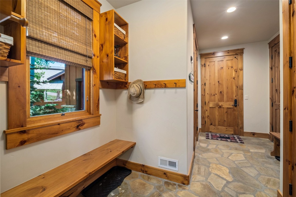 30620 Lakeshore TRAIL