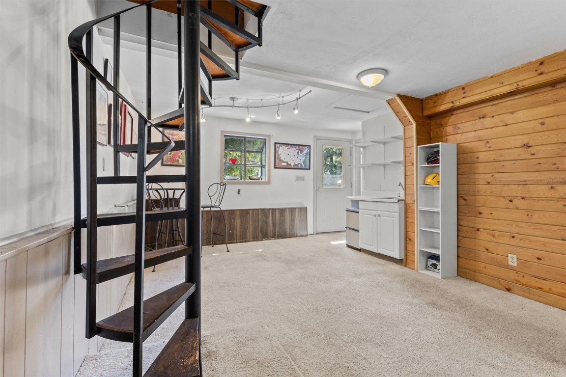 862 Douglas STREET