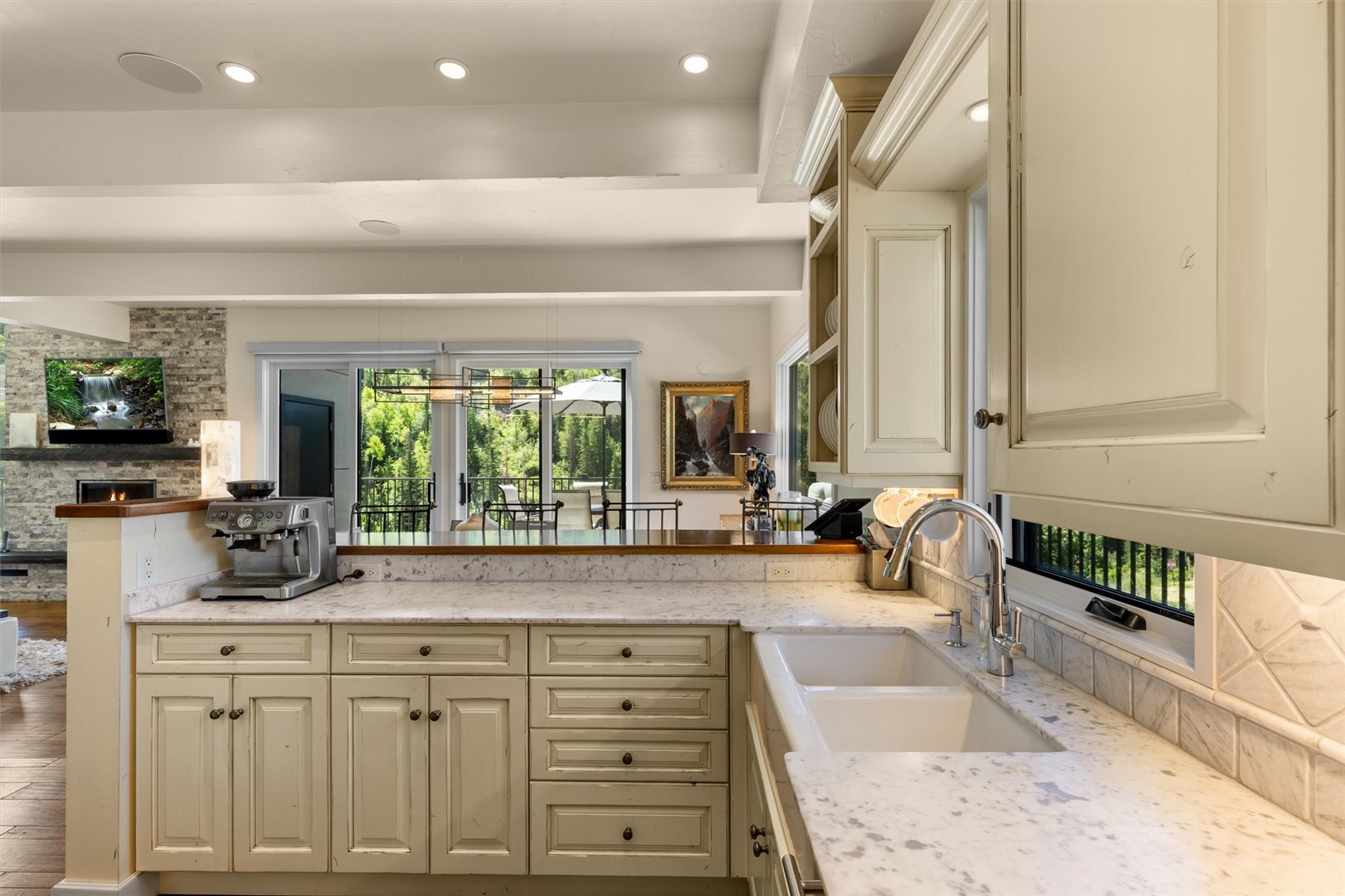 2405 Storm Meadows DRIVE 1