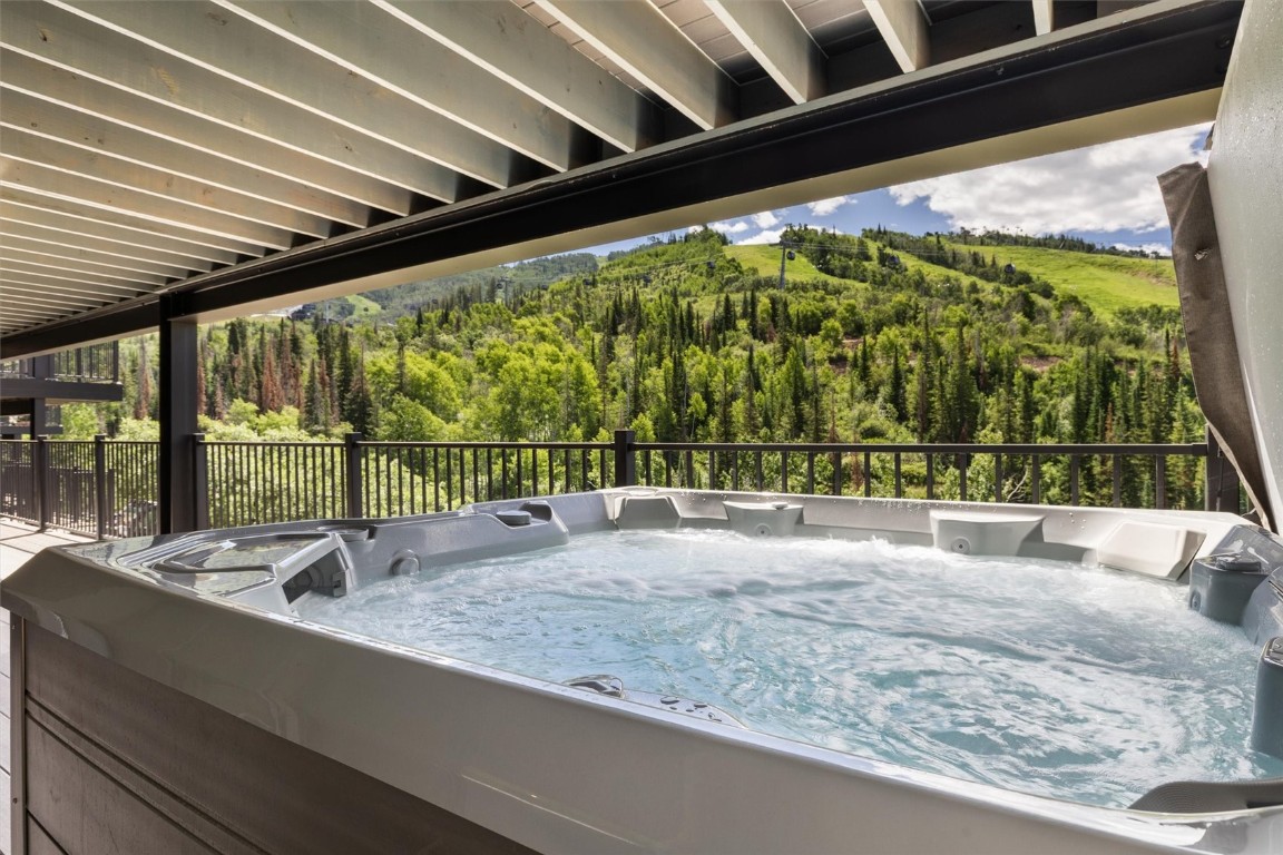 2405 Storm Meadows DRIVE 1