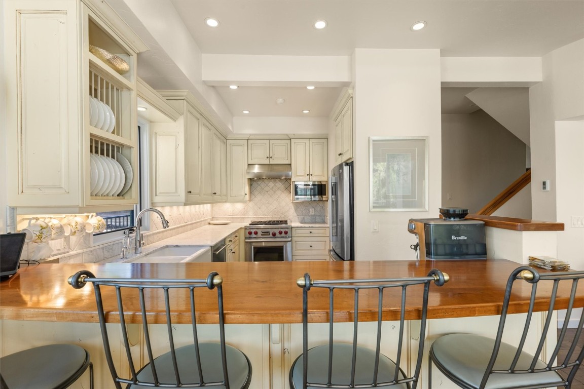 2405 Storm Meadows DRIVE 1