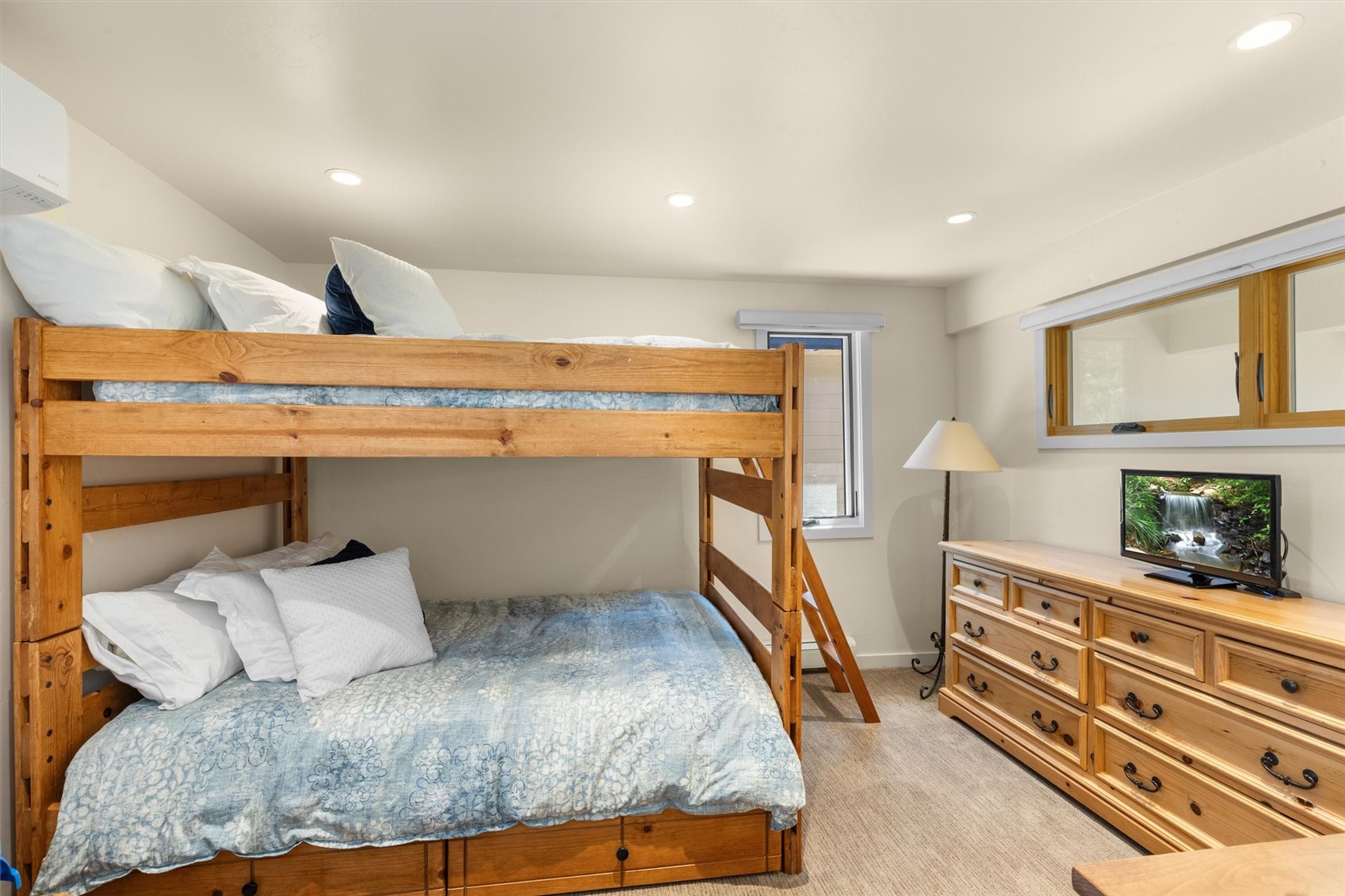 2405 Storm Meadows DRIVE 1