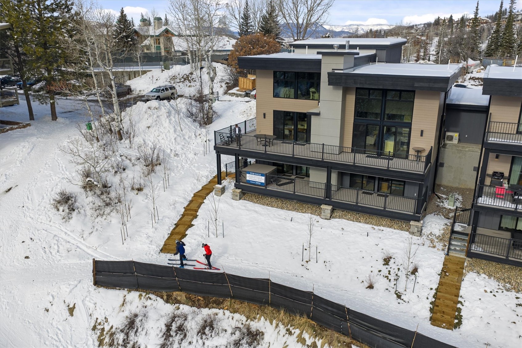 2405 Storm Meadows DRIVE 1