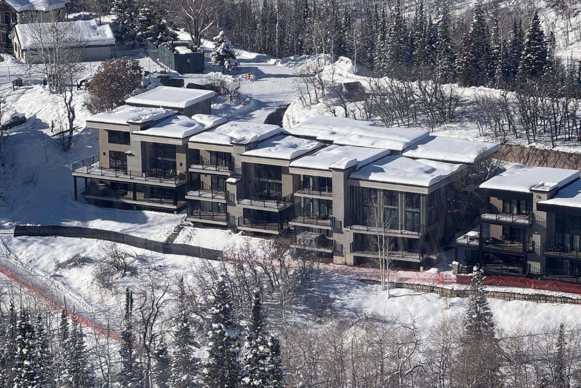 2405 Storm Meadows DRIVE 1