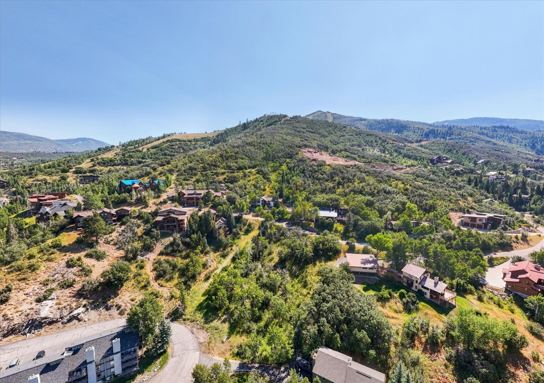2725 Ski Trail LANE
