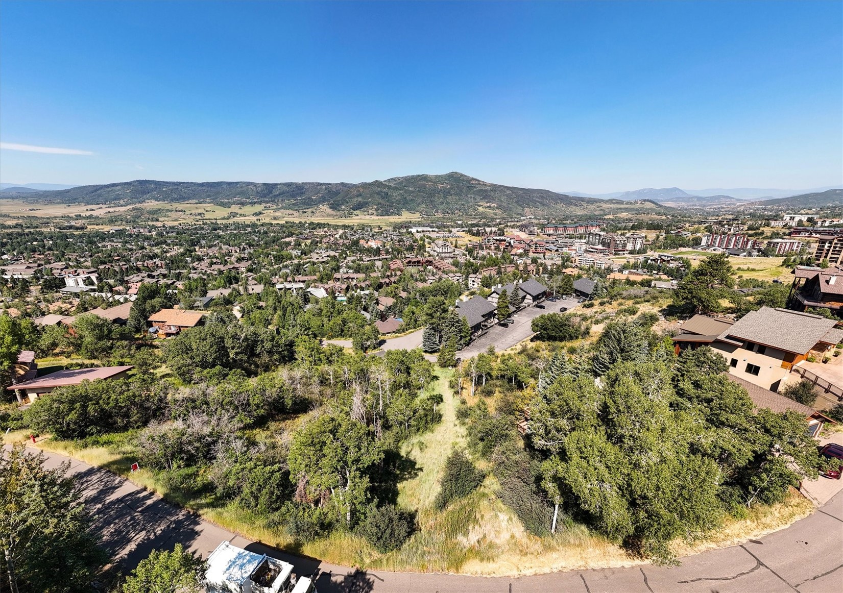 2725 Ski Trail LANE