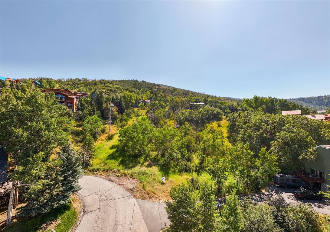 2725 Ski Trail LANE