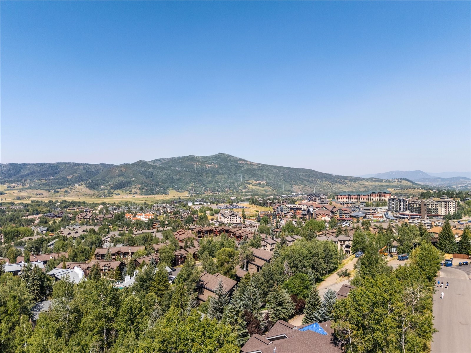 2725 Ski Trail LANE