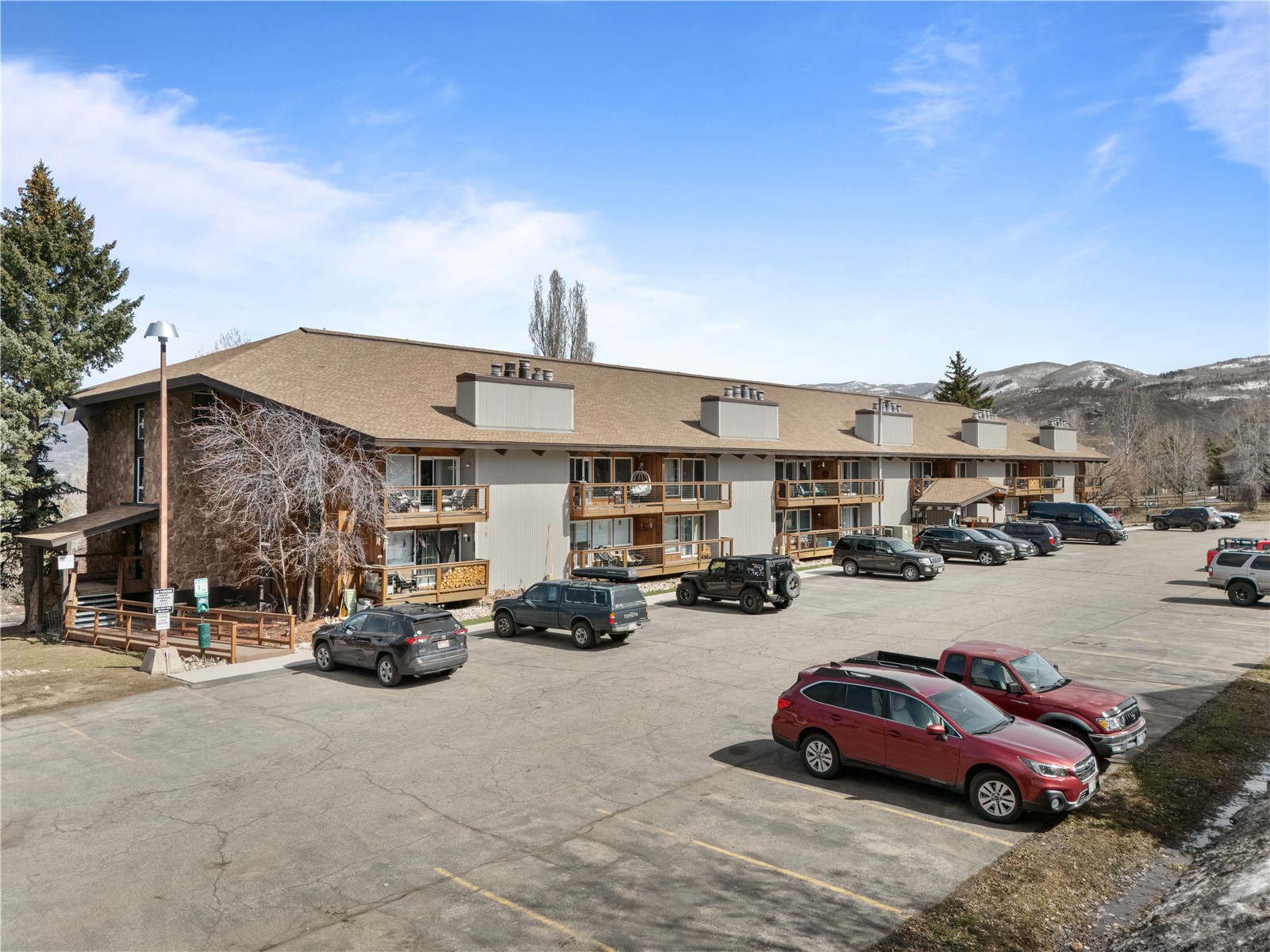 465 Tamarack DRIVE B210