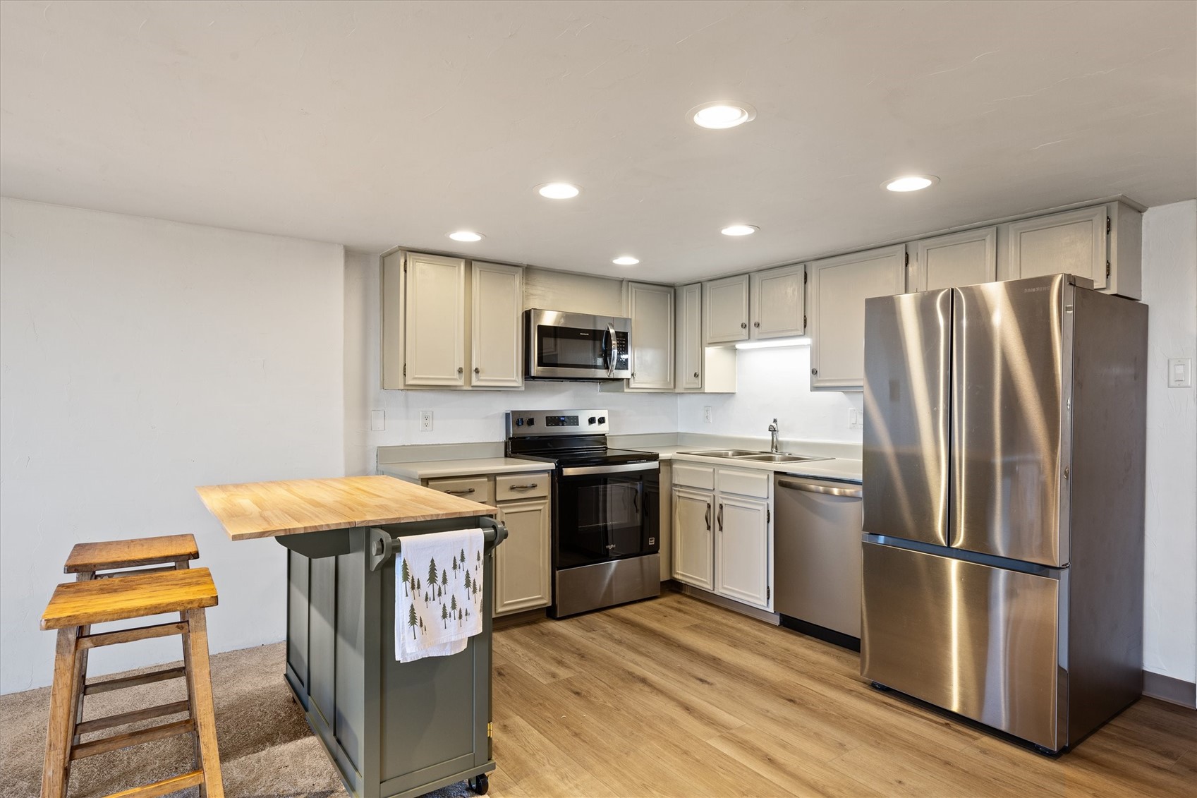 465 Tamarack DRIVE B210