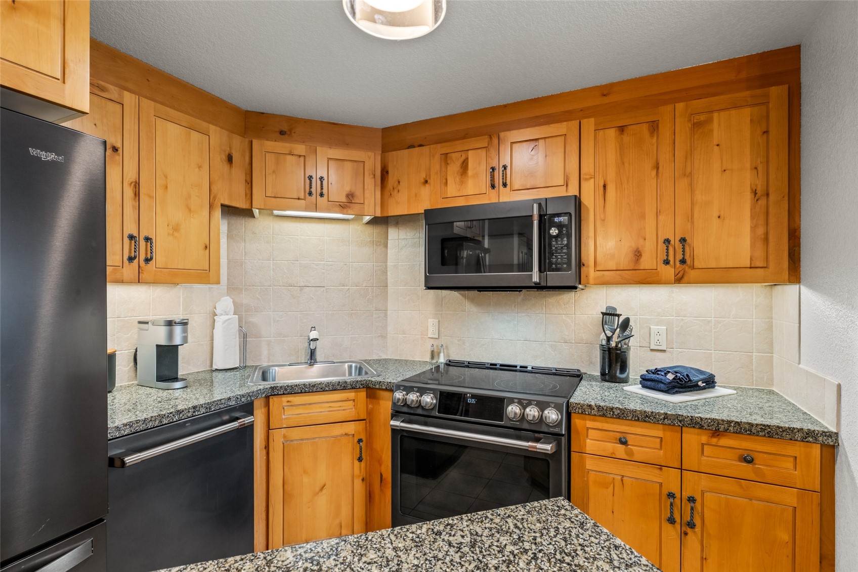 2300 Mount Werner CIRCLE 228/229