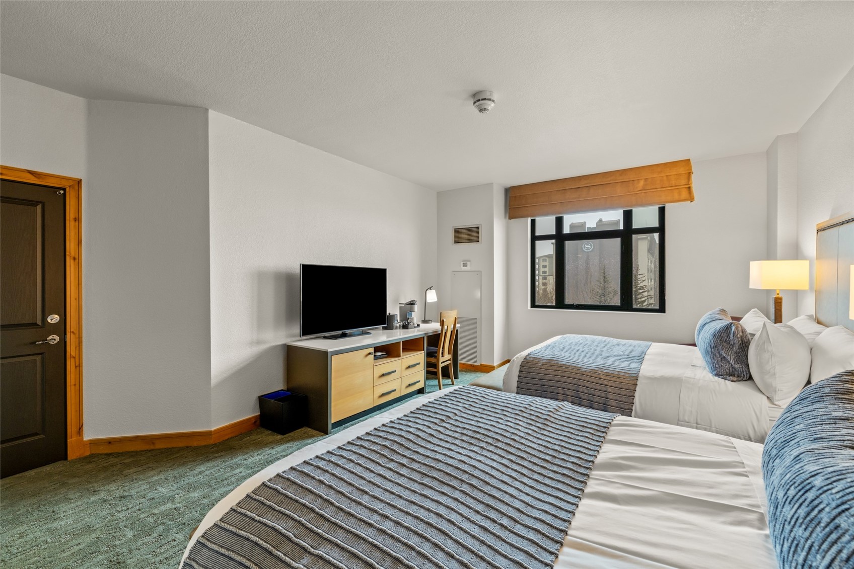 2300 Mount Werner CIRCLE 228/229