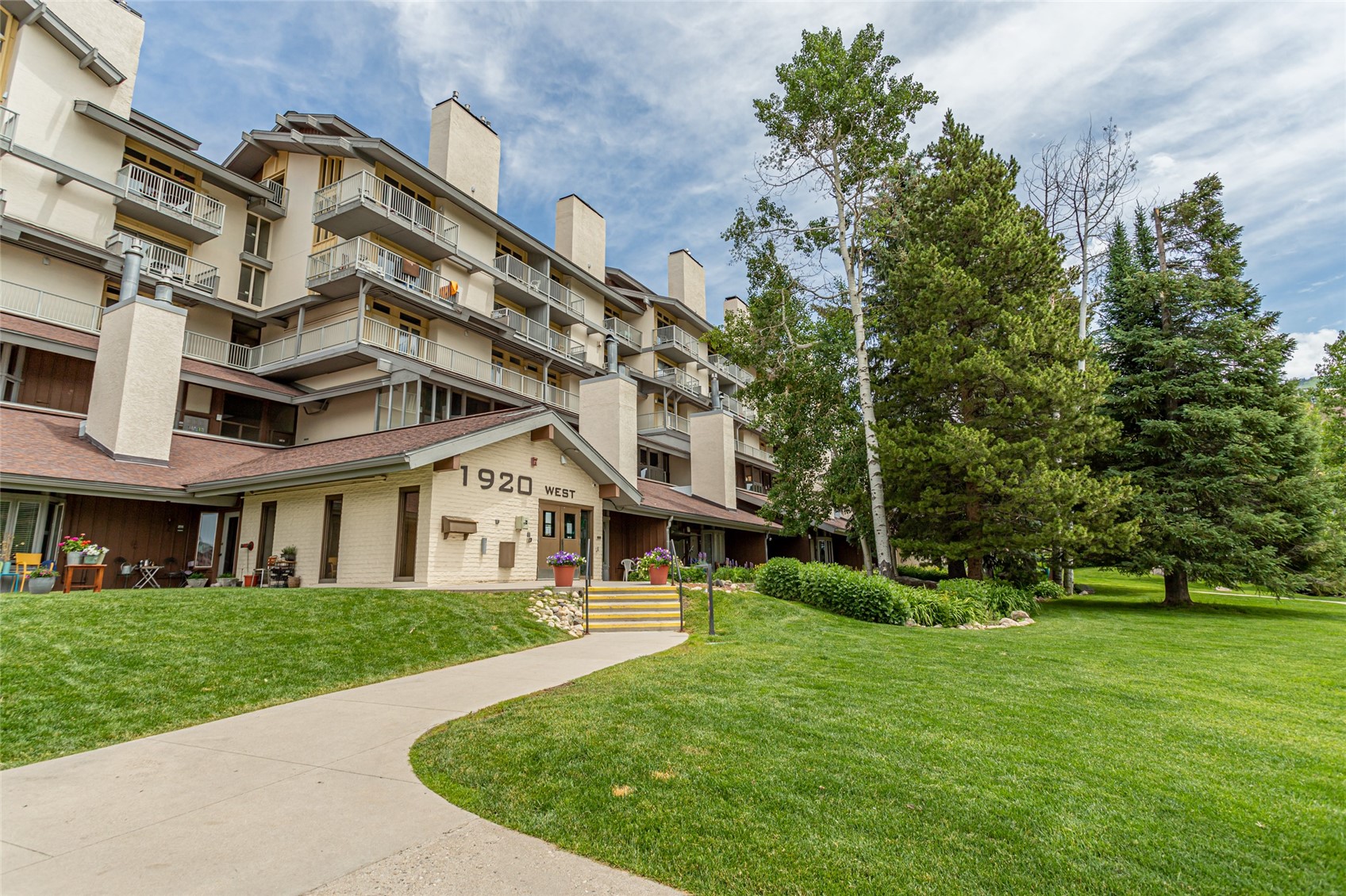 1920 Ski Time Square DRIVE 302