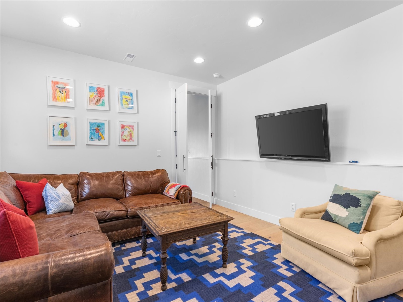 1227 Harwig CIRCLE
