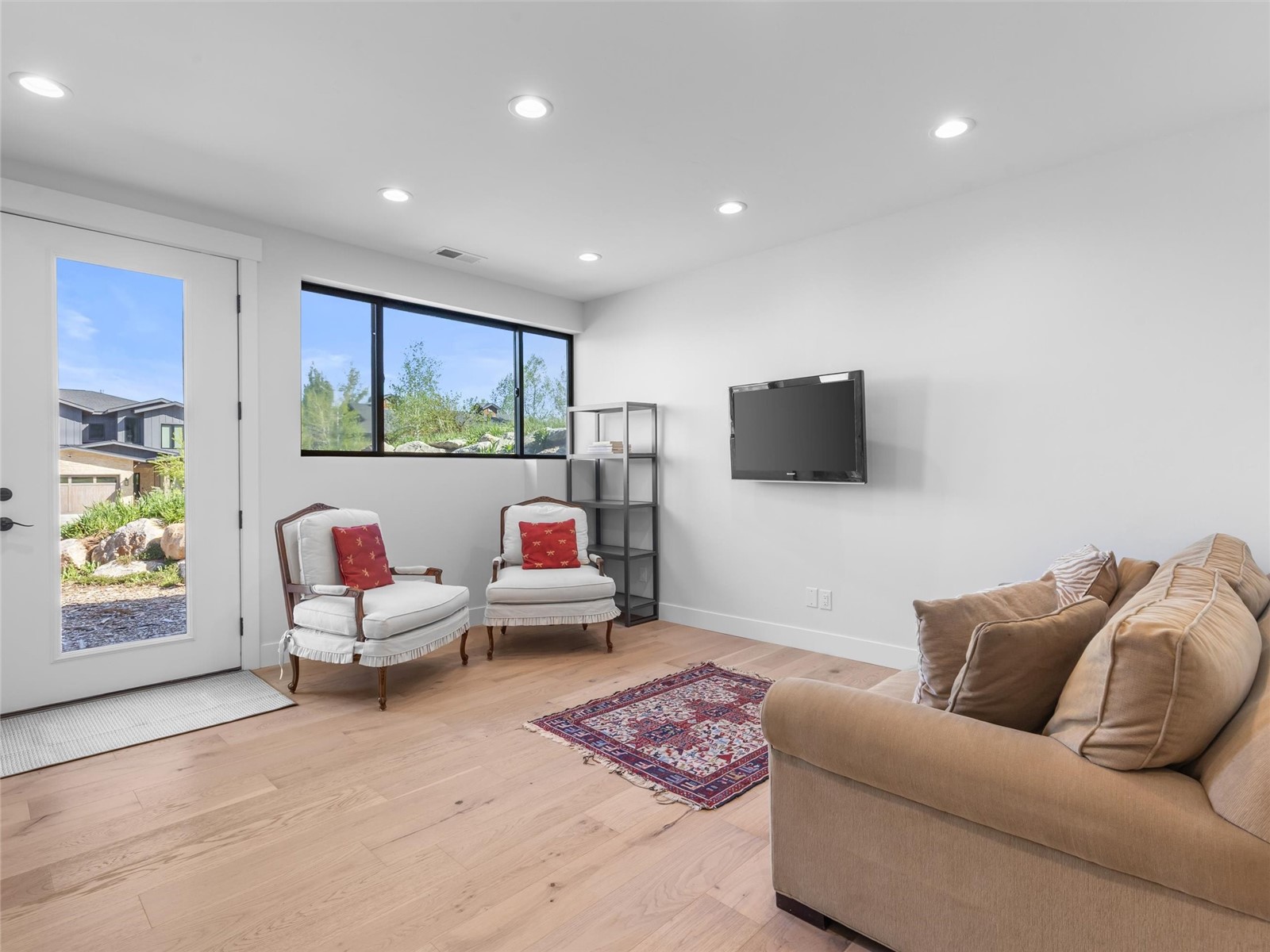 1227 Harwig CIRCLE