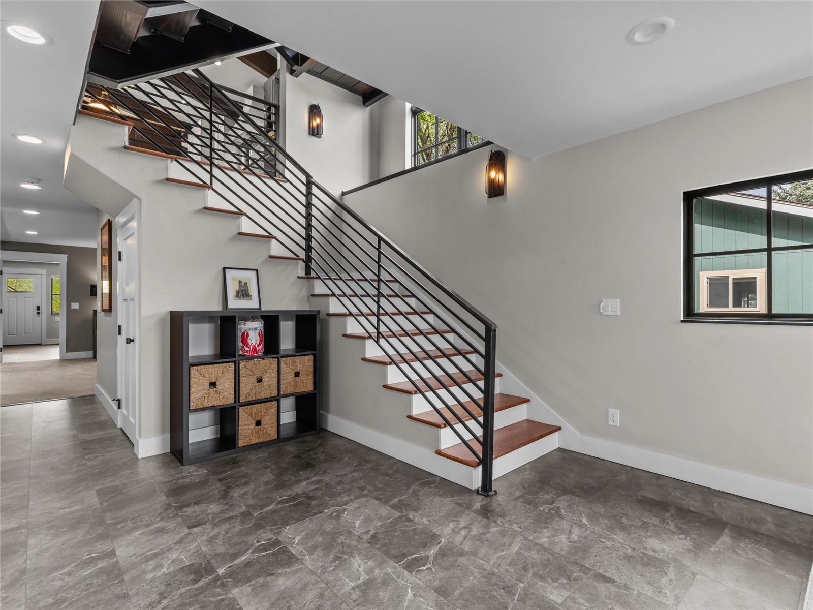 47 E Logan AVENUE