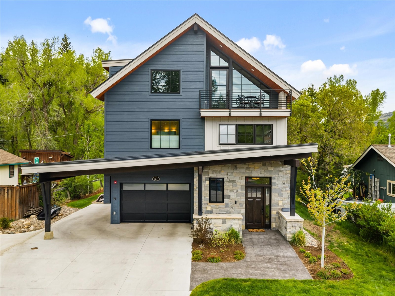 47 E Logan AVENUE