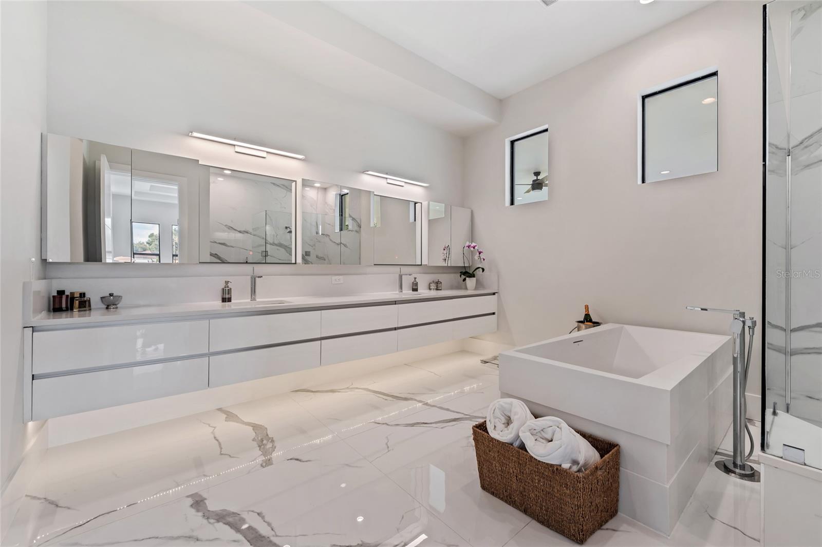 6159 HARBOUR TOWN CT
