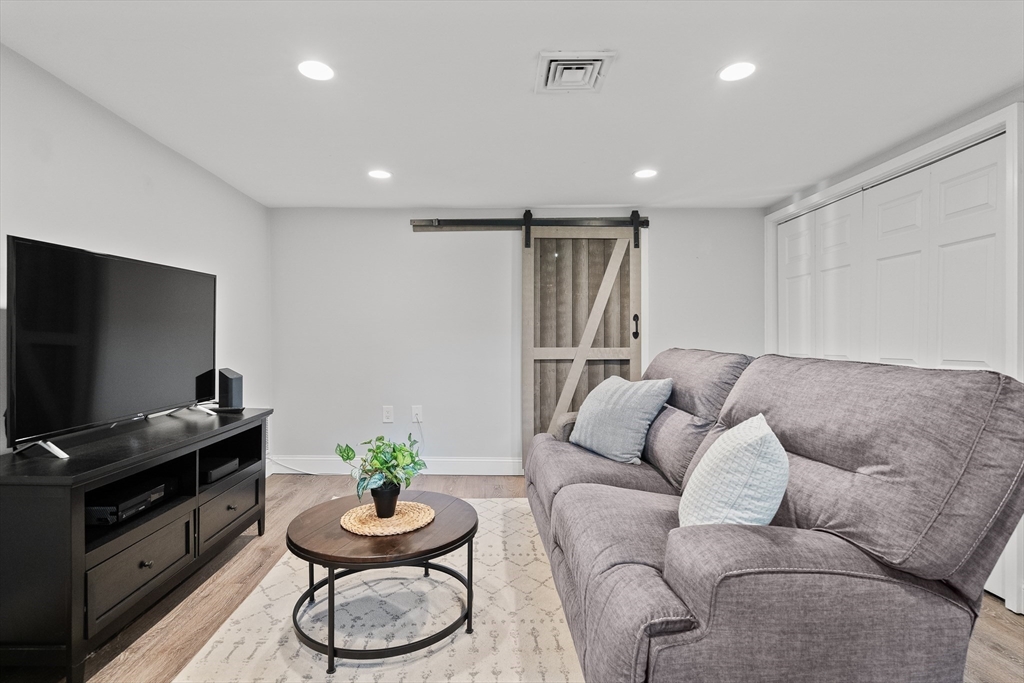 27 Murray Hill Rd