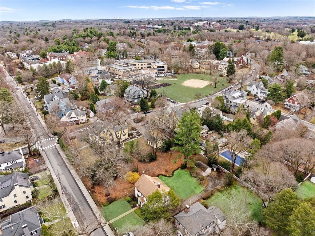 47 Woodland Rd