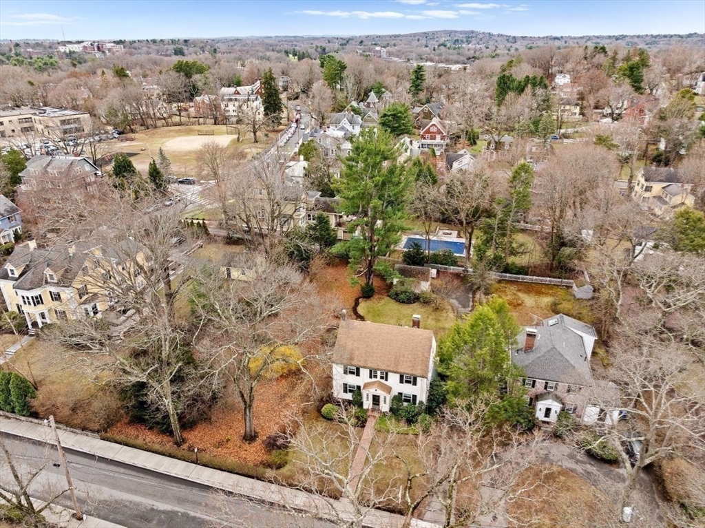 47 Woodland Rd