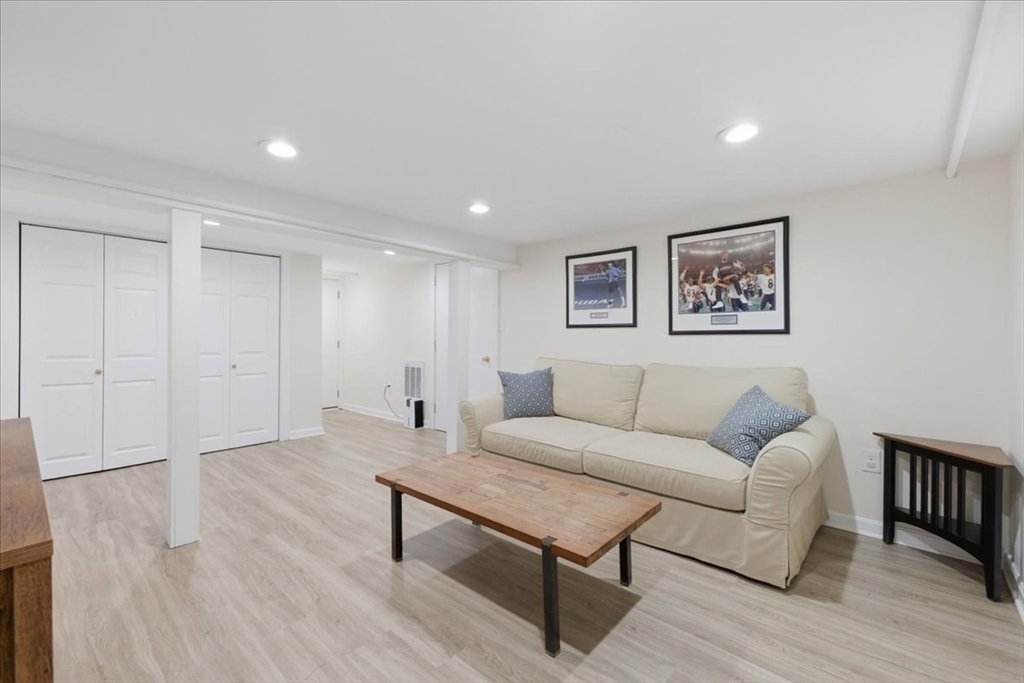 7 Pleasantdale Rd