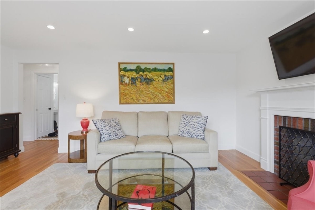 7 Pleasantdale Rd