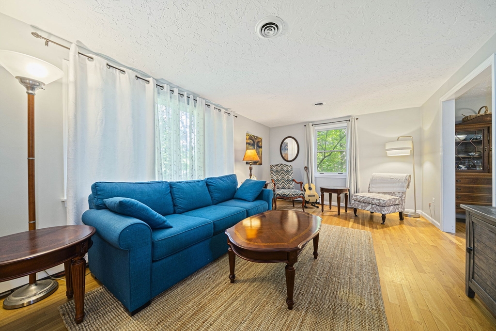 10 Trayer Rd