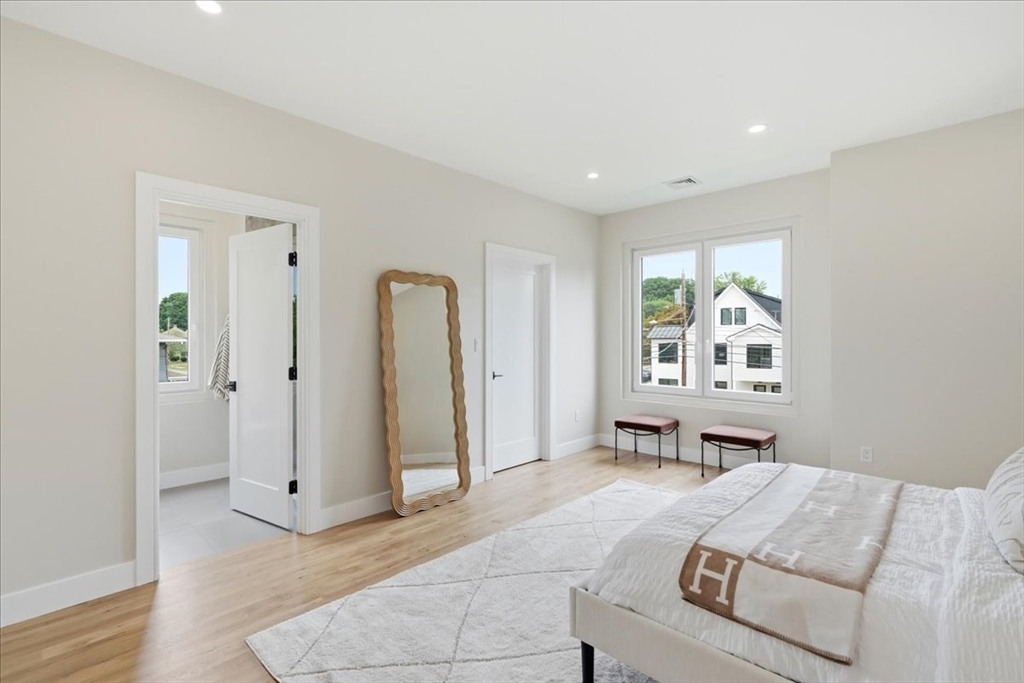 262 River St