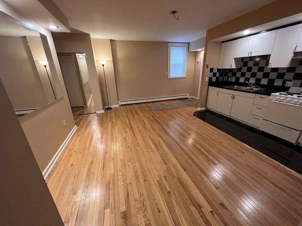 372 Dorchester Unit: Front