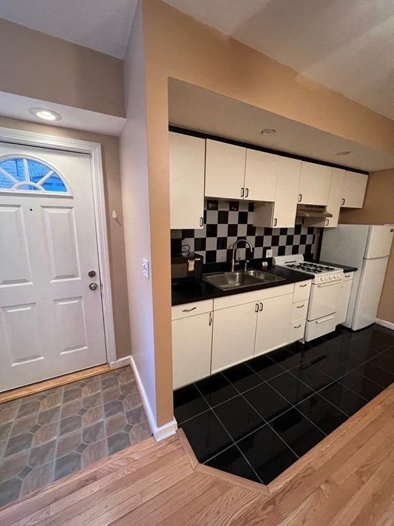 372 Dorchester Unit: Front