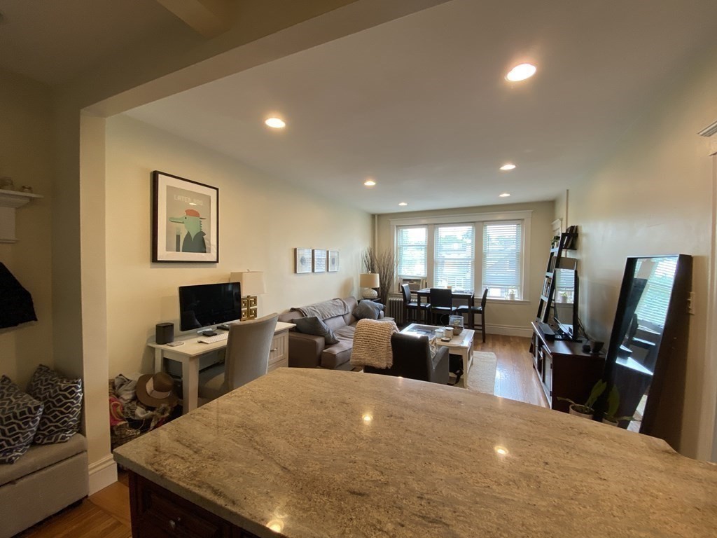 1746 Commonwealth # 7