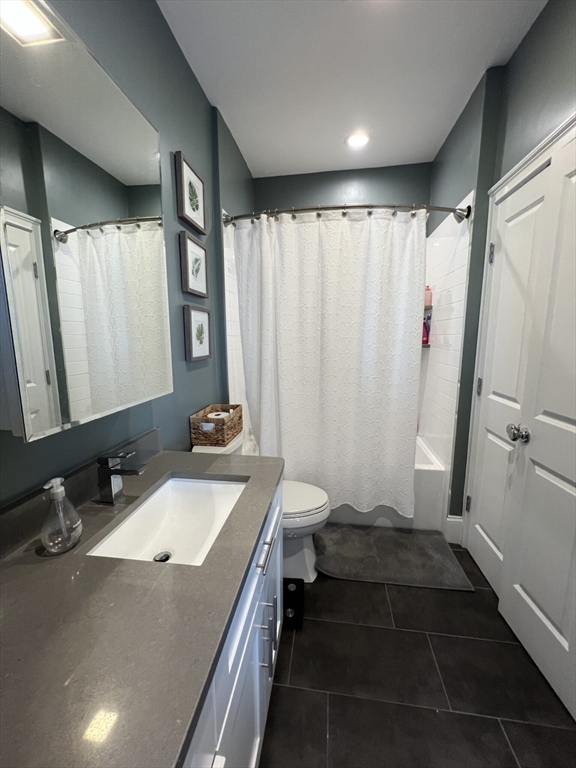 686 E. Eighth St. # 3