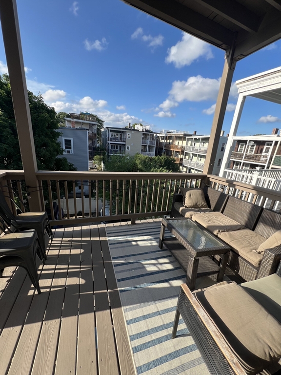 686 E. Eighth St. # 3