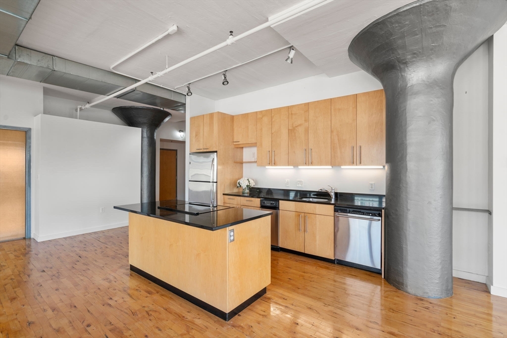 210 Lincoln Street # 601