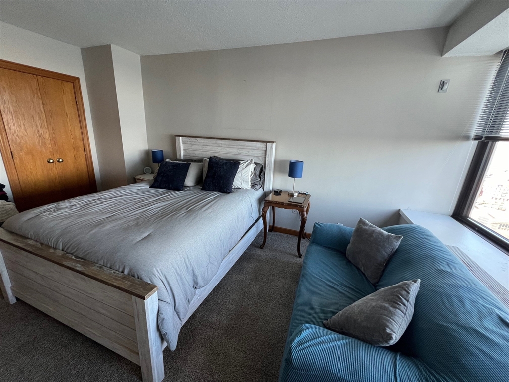 65 East India Row # 17E