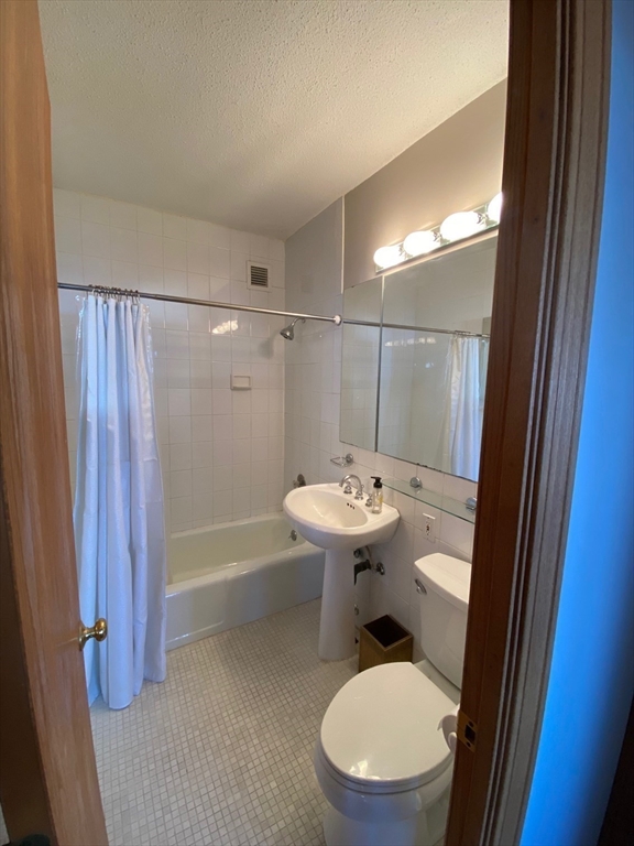 65 East India Row # 17E