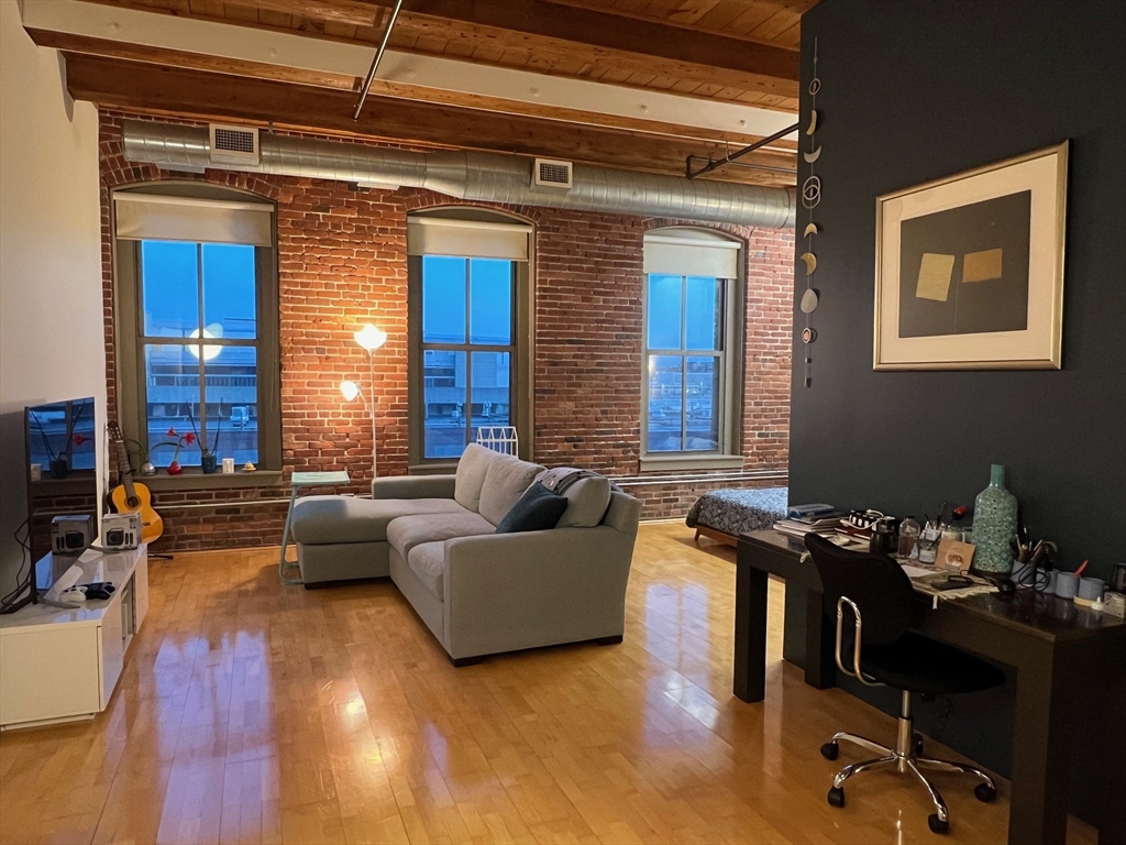 35 Channel Center St # 307