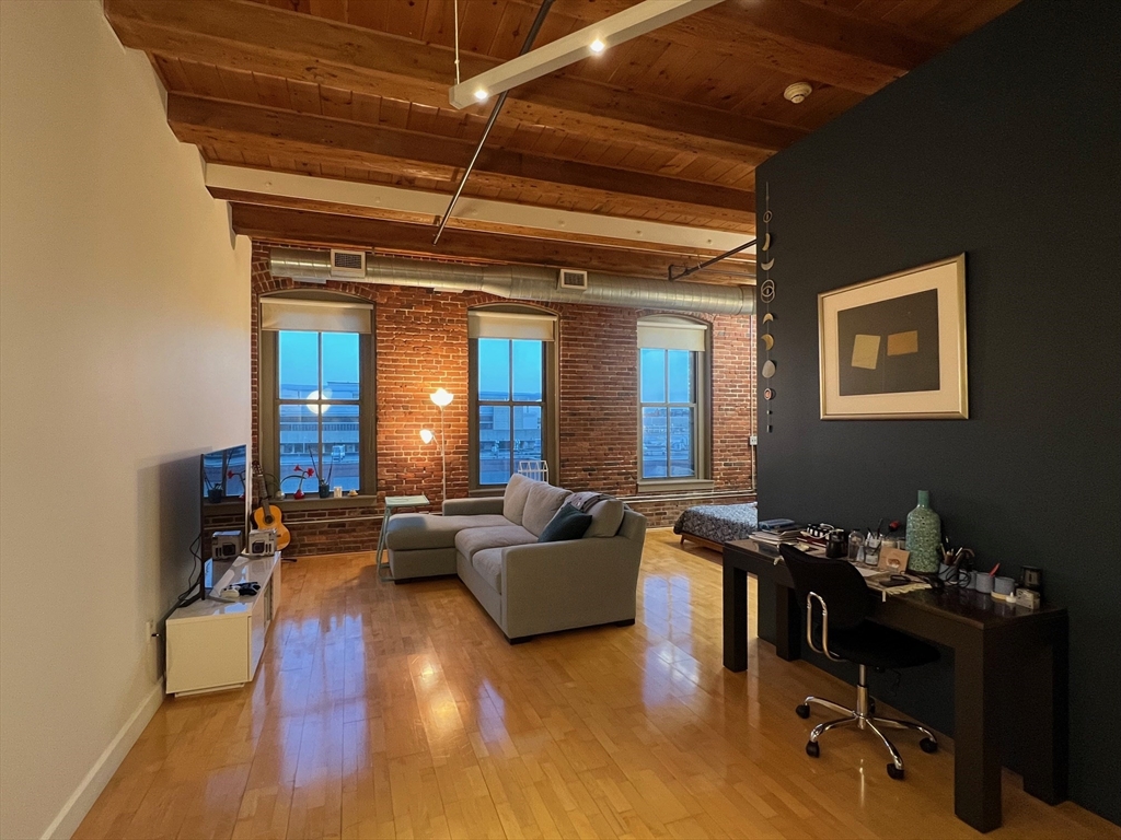 35 Channel Center St # 307