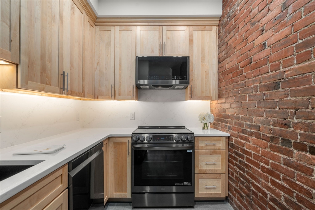 232 W Newton St # D