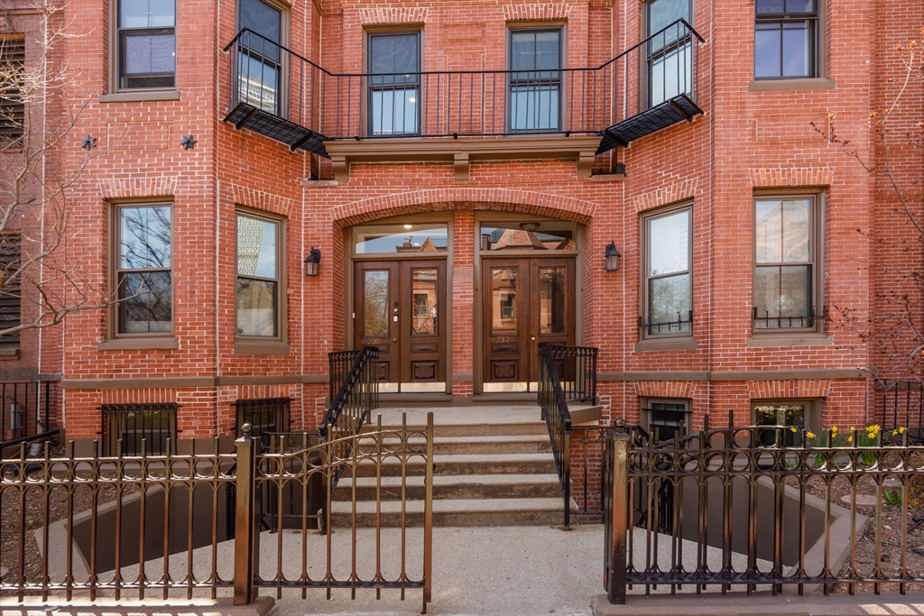 232 W Newton St # D