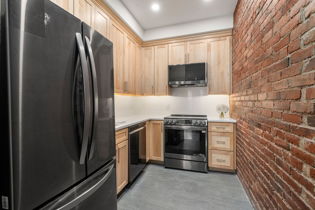 232 W Newton St # D