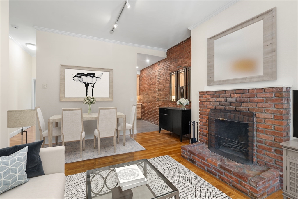 232 W Newton St # D
