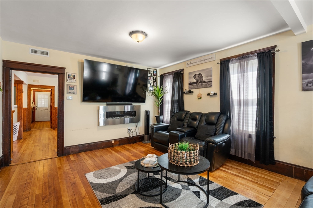 31 Chrome St