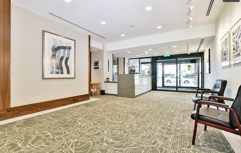 6 Whittier # H Unit: 17-H
