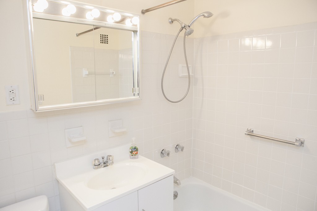 6 Whittier # H Unit: 17-H